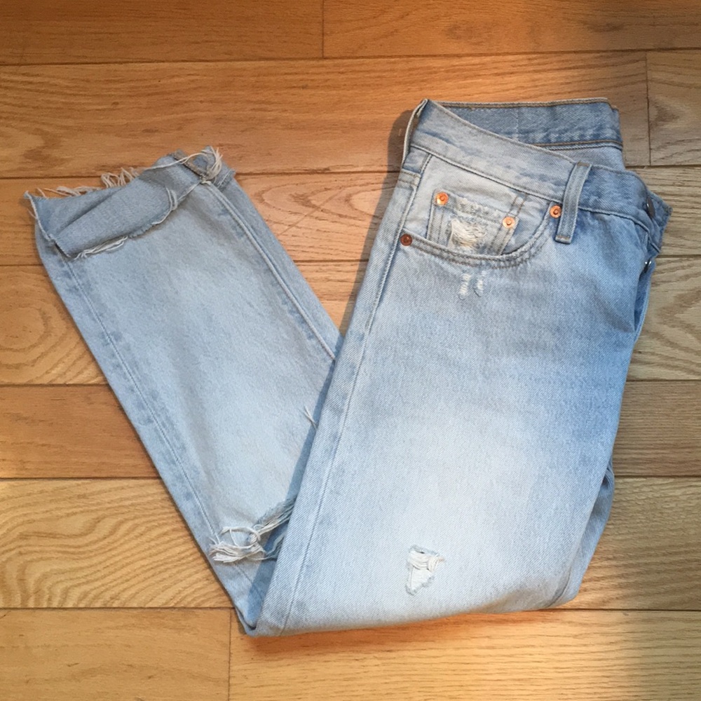 Levi’s Distressed Light Wash Jeans